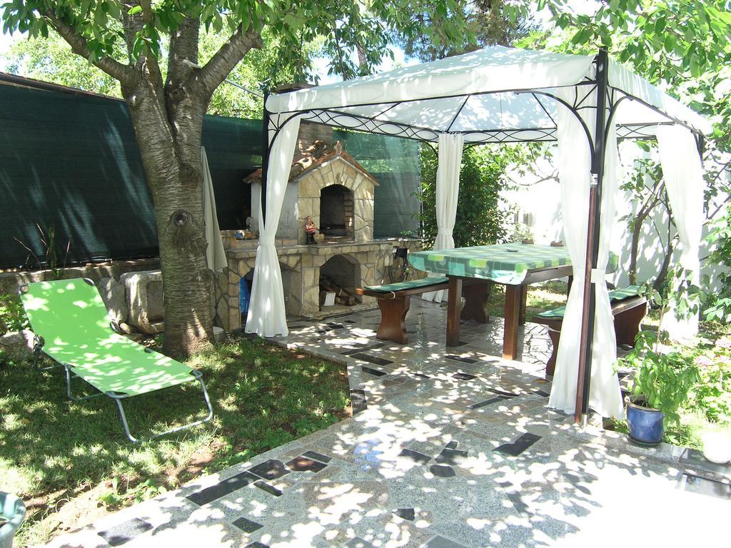 Apartman Vera Krk Town Exterior photo