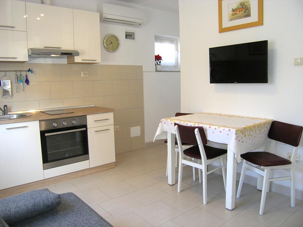 Apartman Vera Krk Town Exterior photo