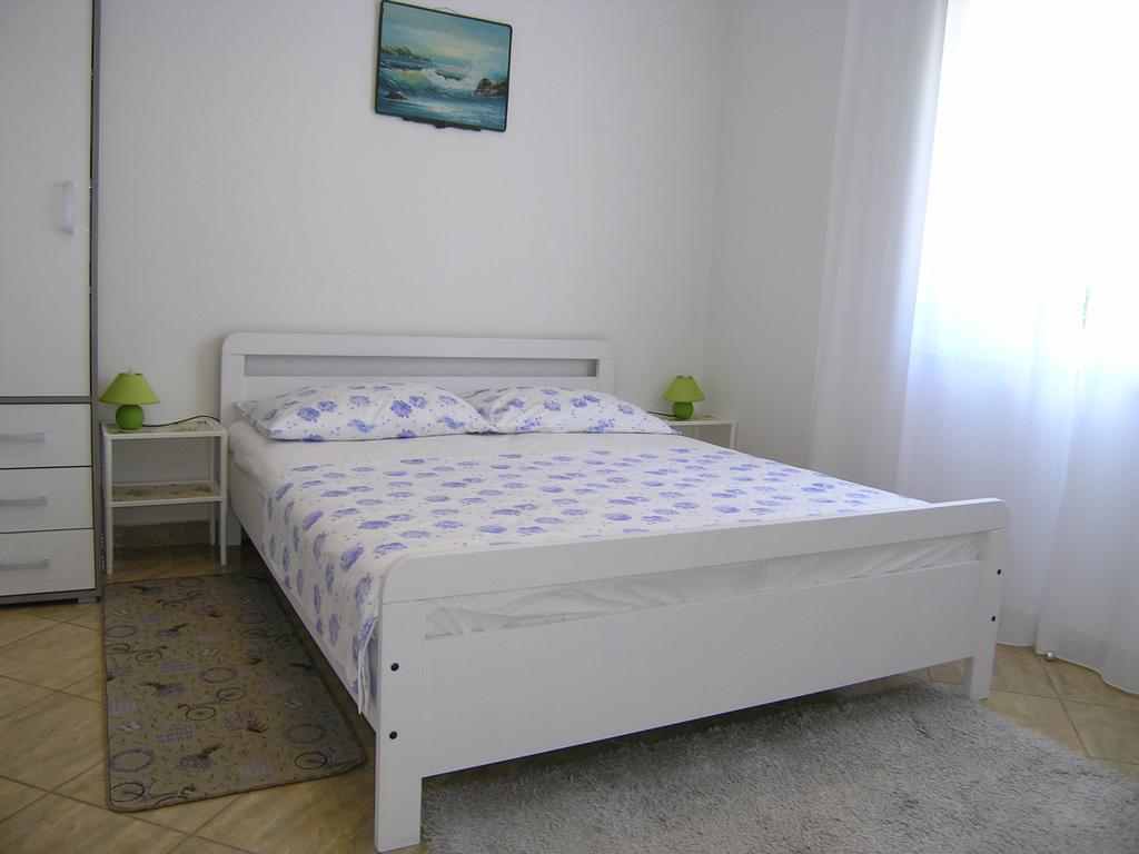 Apartman Vera Krk Town Exterior photo