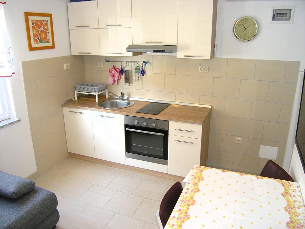 Apartman Vera Krk Town Exterior photo
